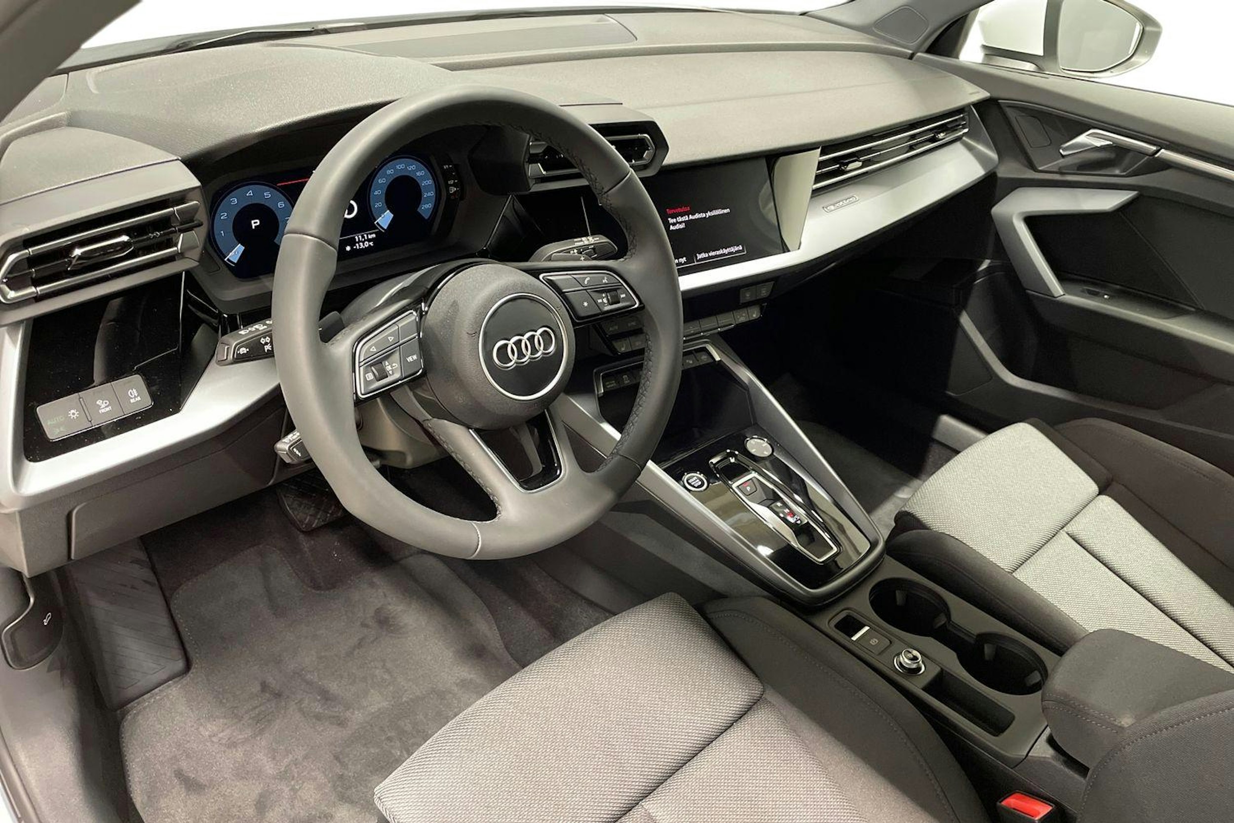 valkoinen Audi A3 2026 kuva 7.