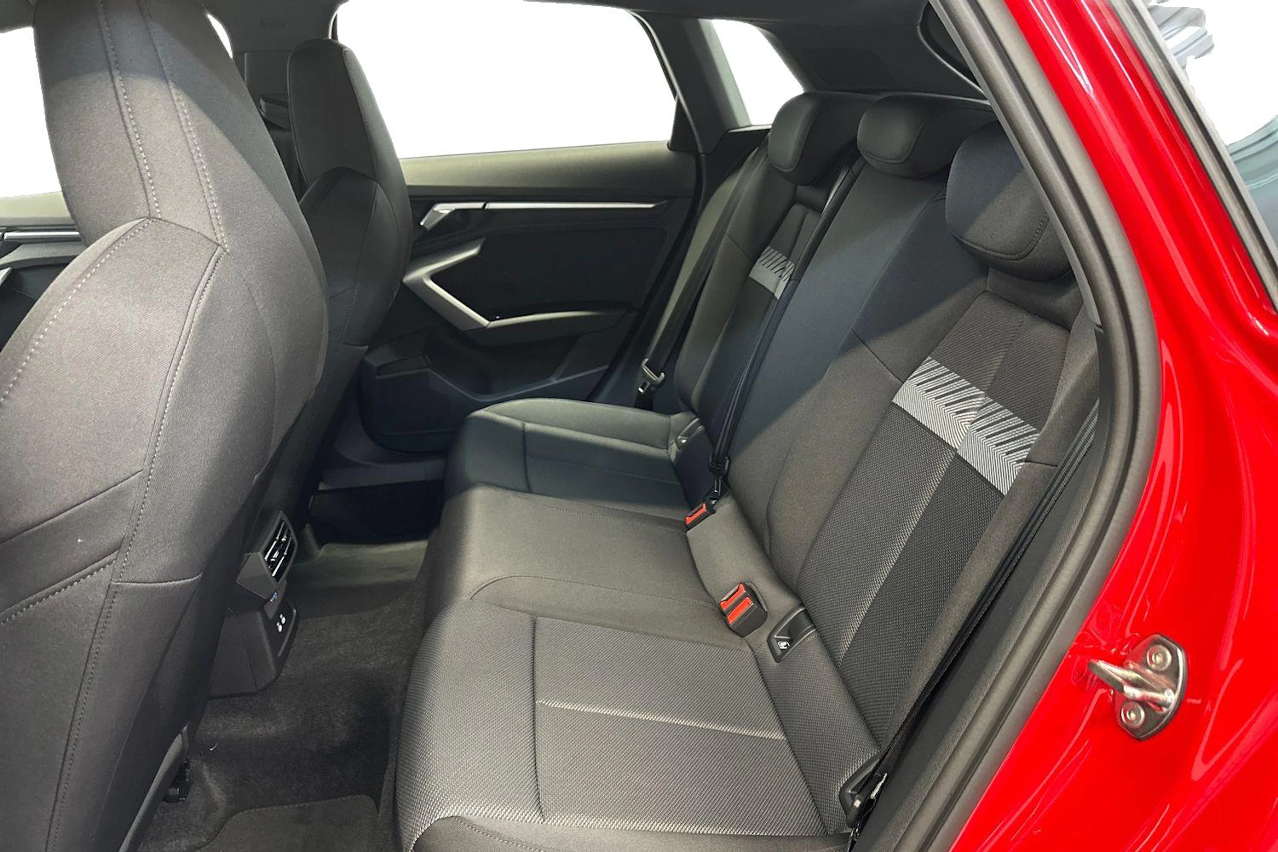 punainen Audi A3 2026 kuva 8.