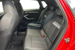 punainen Audi A3 2026 kuva 8.