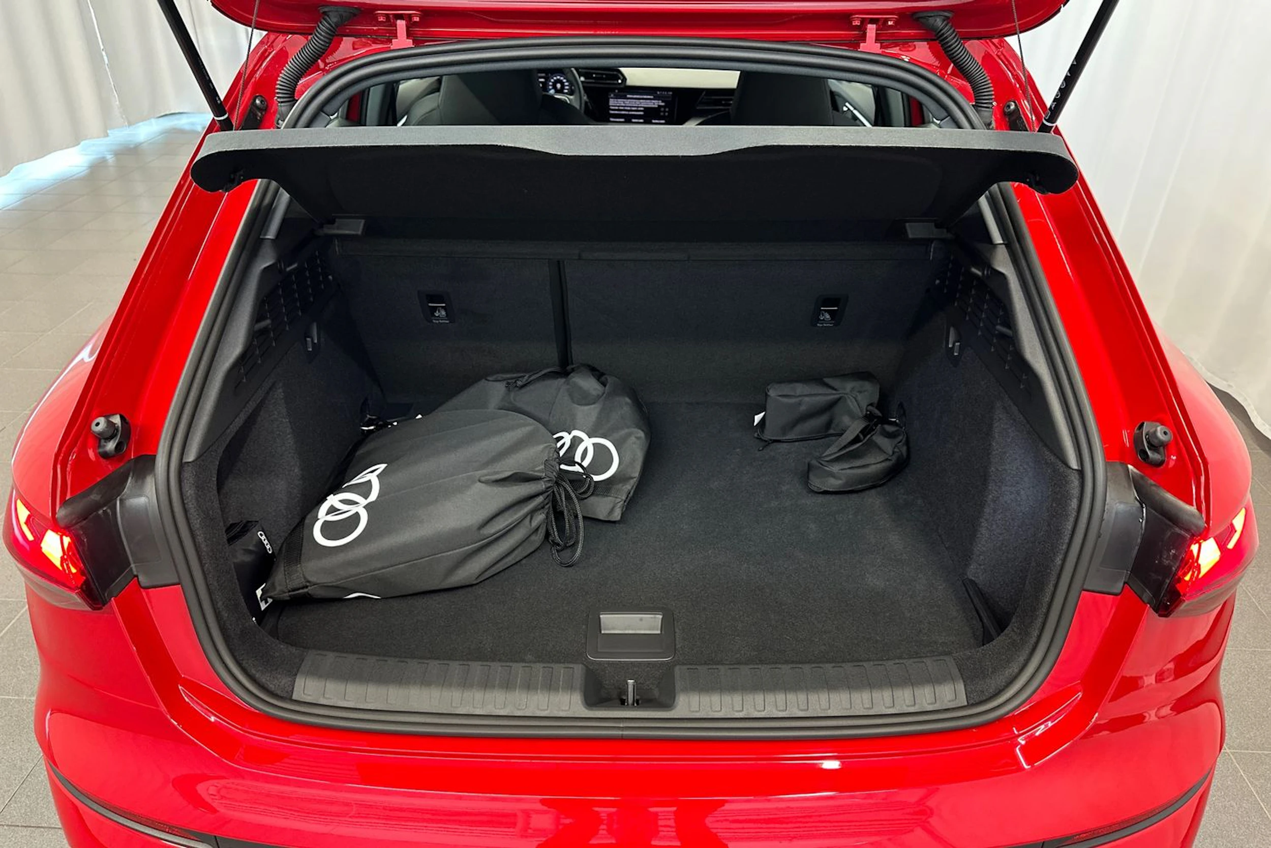 punainen Audi A3 2026 kuva 12.