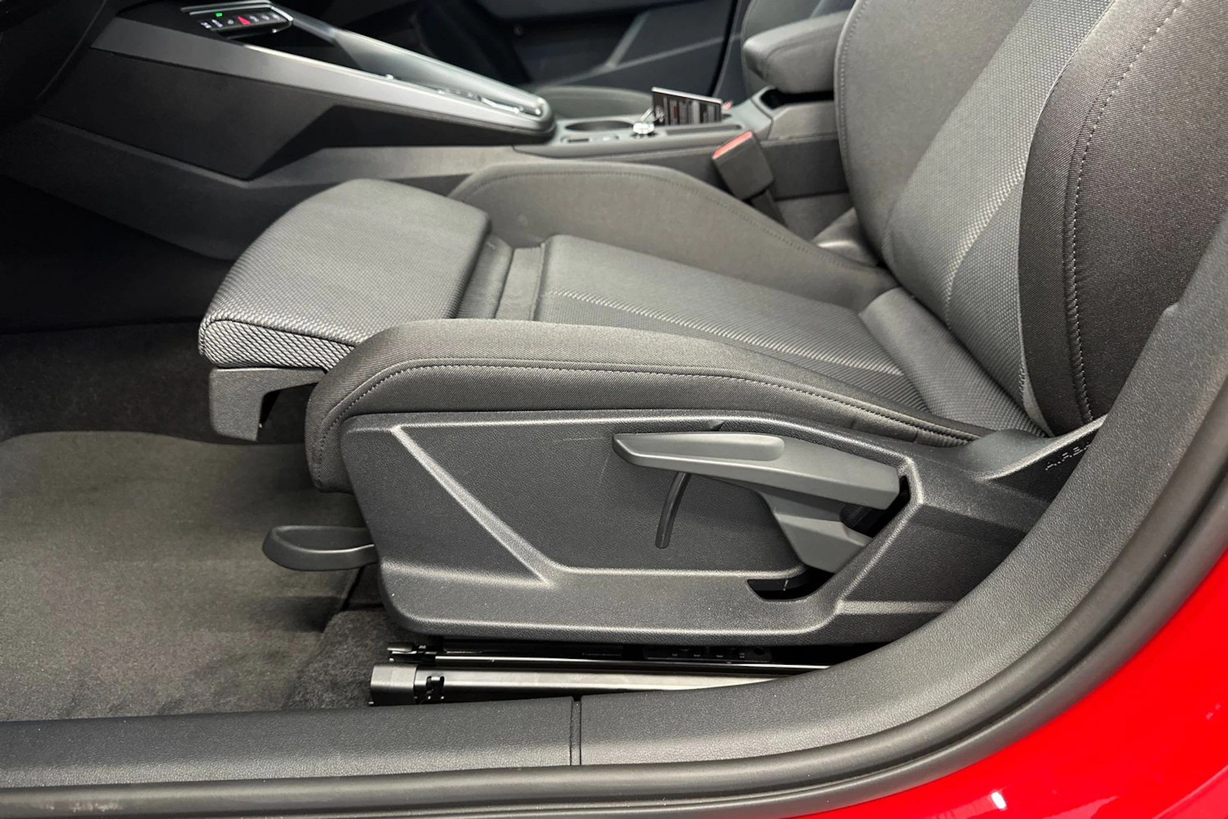 punainen Audi A3 2026 kuva 17.