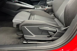 punainen Audi A3 2026 kuva 17.