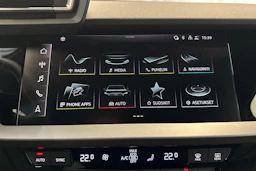 punainen Audi A3 2026 kuva 22.