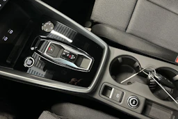 punainen Audi A3 2026 kuva 25.