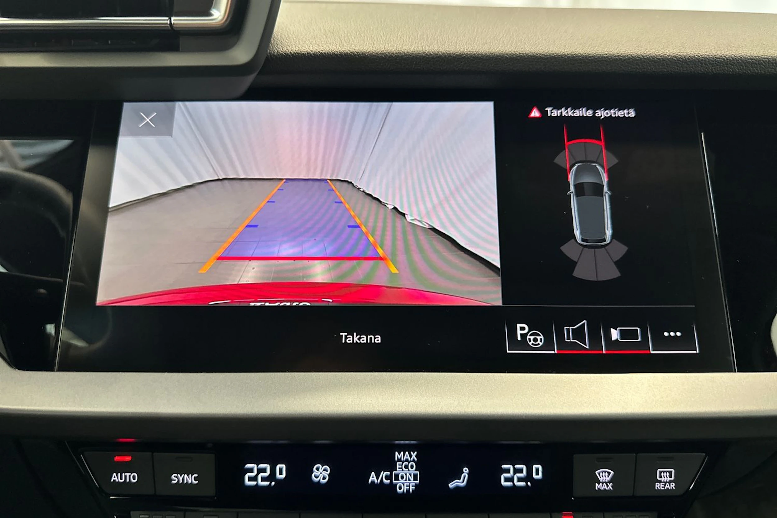 punainen Audi A3 2026 kuva 27.