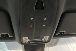 punainen Audi A3 2026 kuva 28.