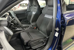 met. sininen Audi A3 2026 kuva 12.