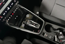 met. sininen Audi A3 2026 kuva 16.