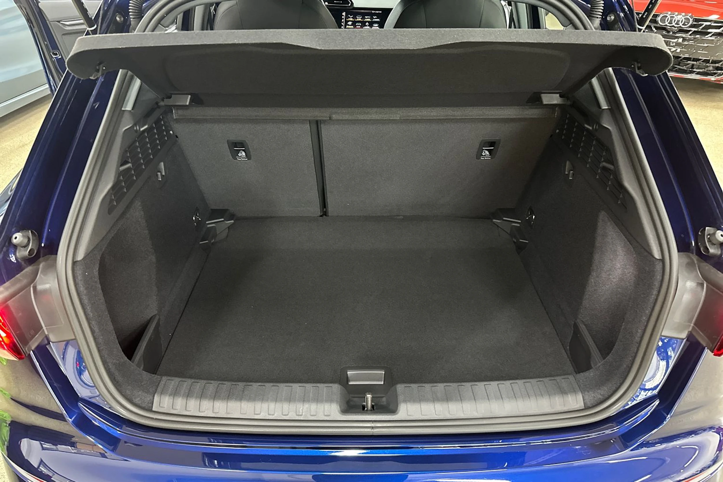 met. sininen Audi A3 2026 kuva 24.