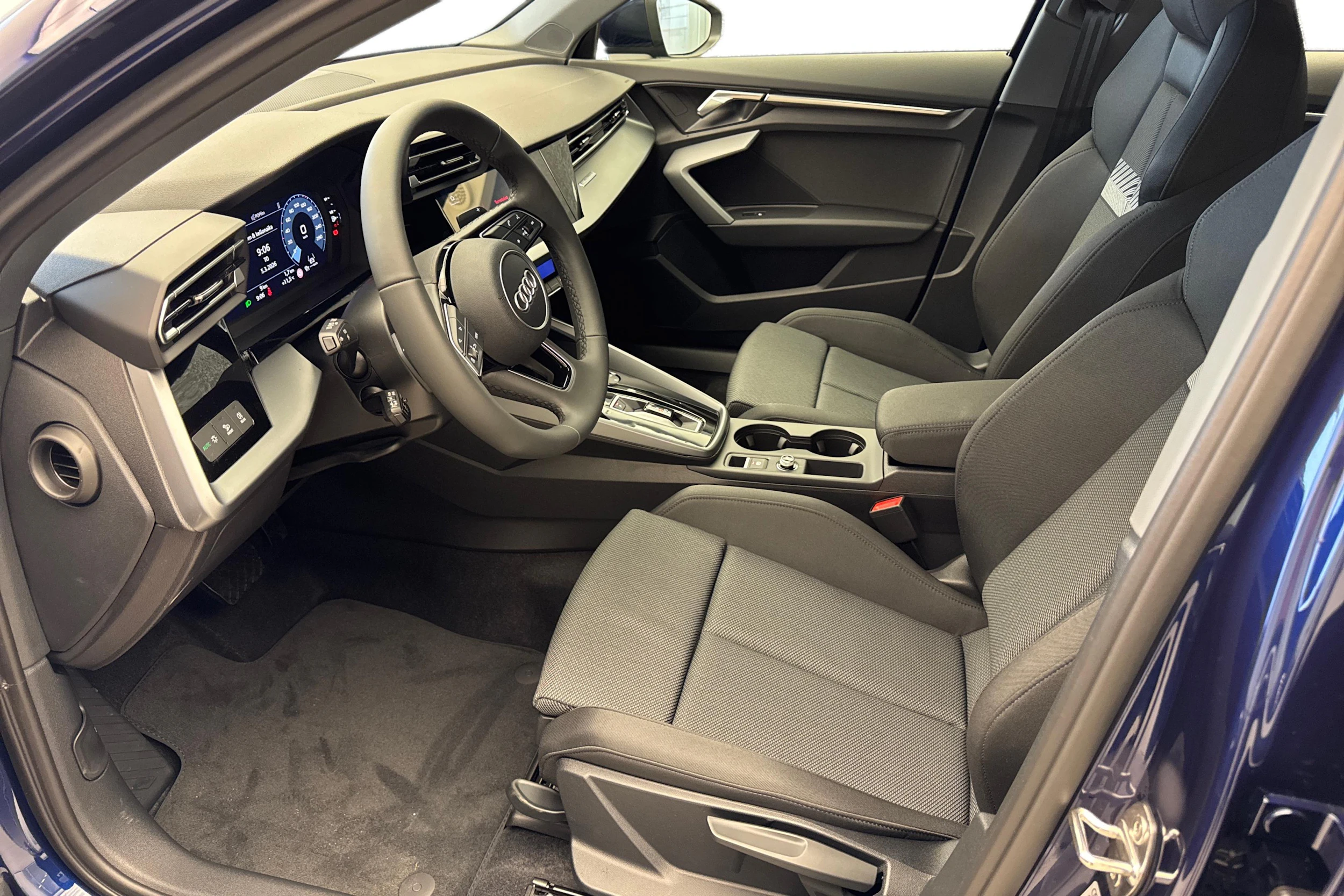 sininen Audi A3 2026 kuva 6.