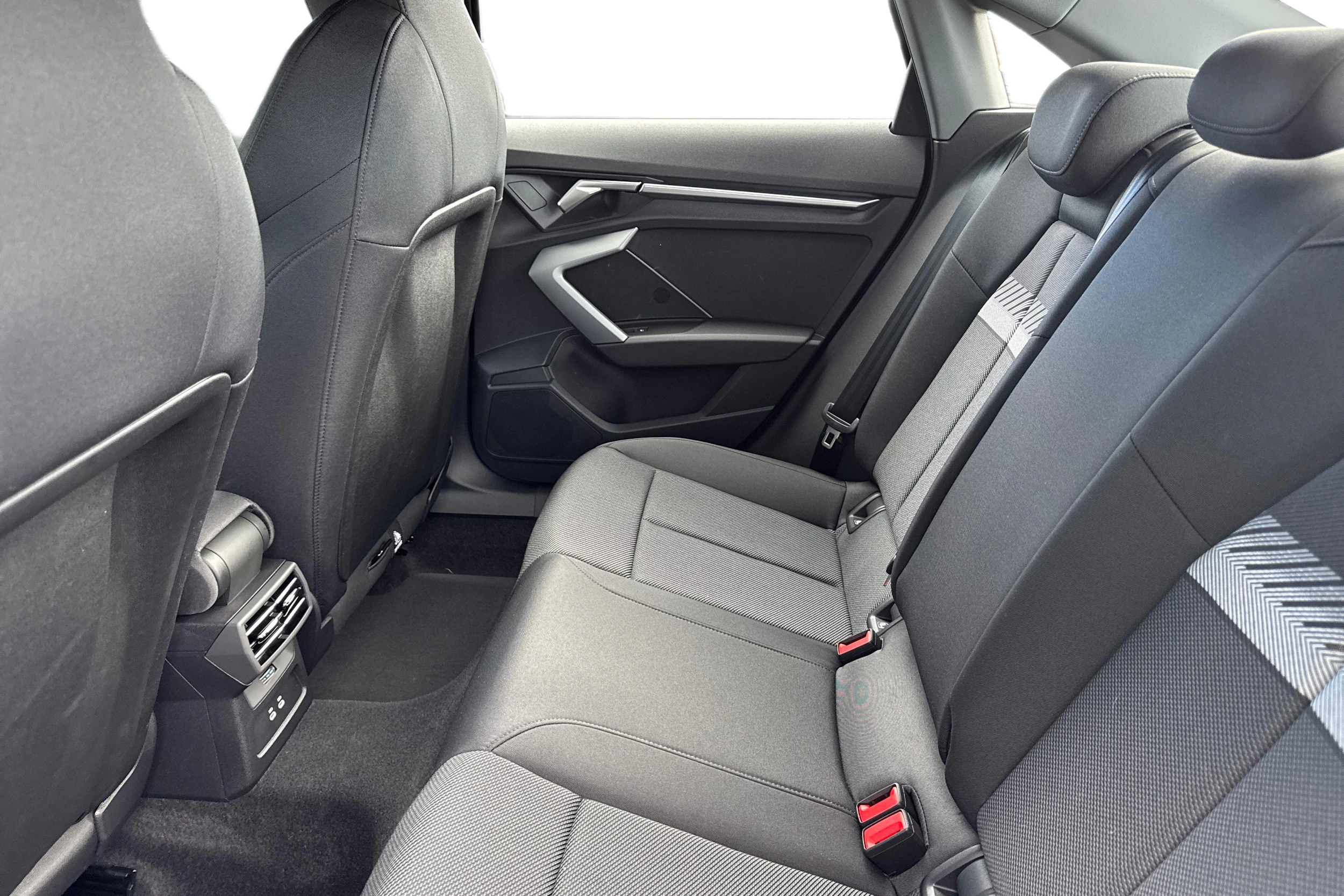 musta Audi A3 2026 kuva 8.