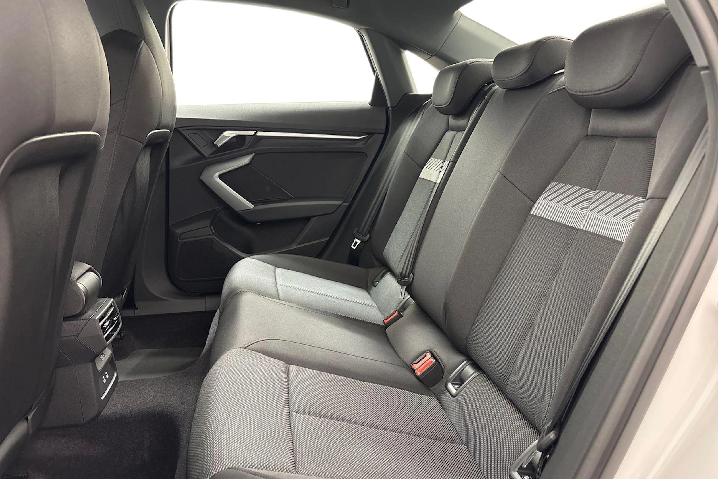 valkoinen Audi A3 2026 kuva 8.