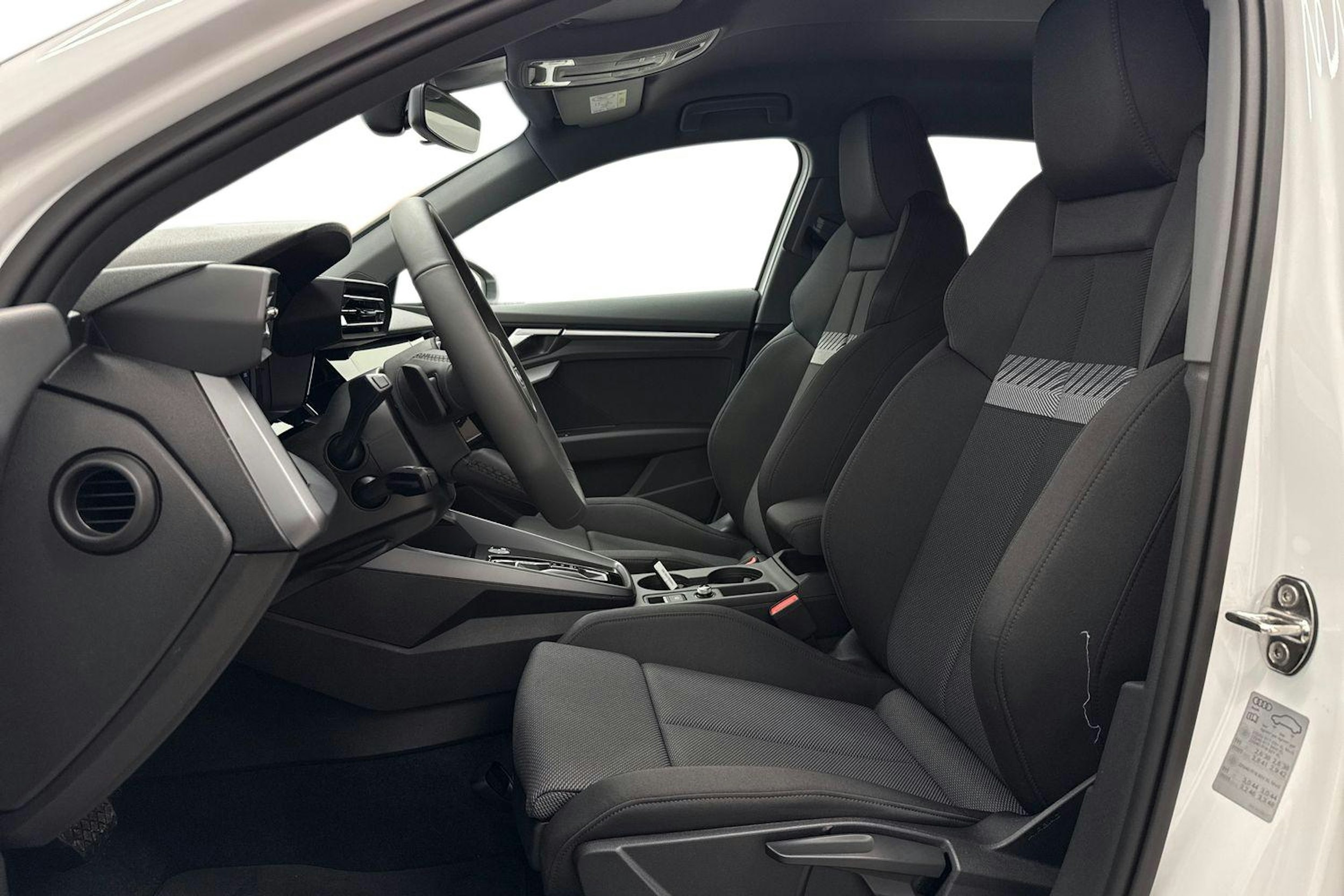 valkoinen Audi A3 2026 kuva 8.