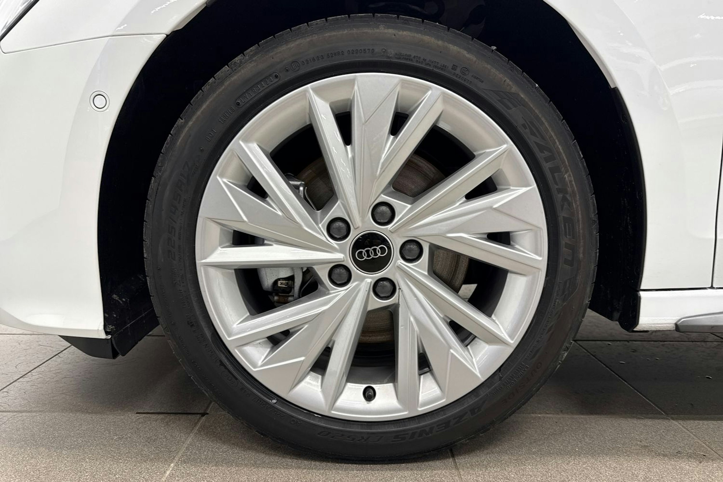 valkoinen Audi A3 2026 kuva 10.