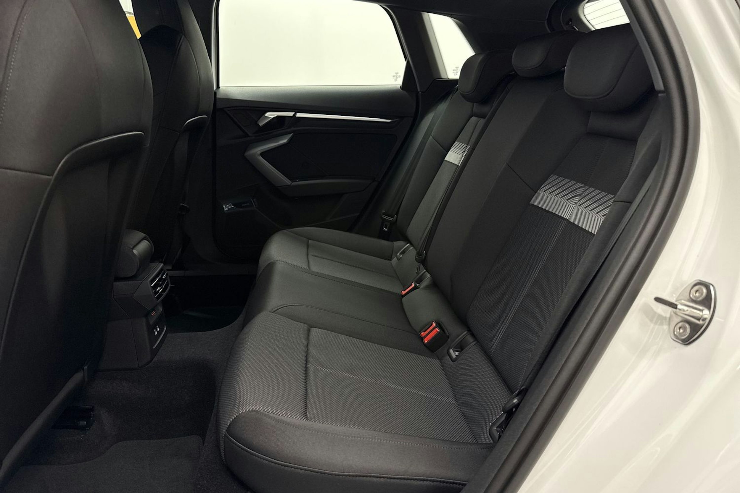 valkoinen Audi A3 2026 kuva 11.