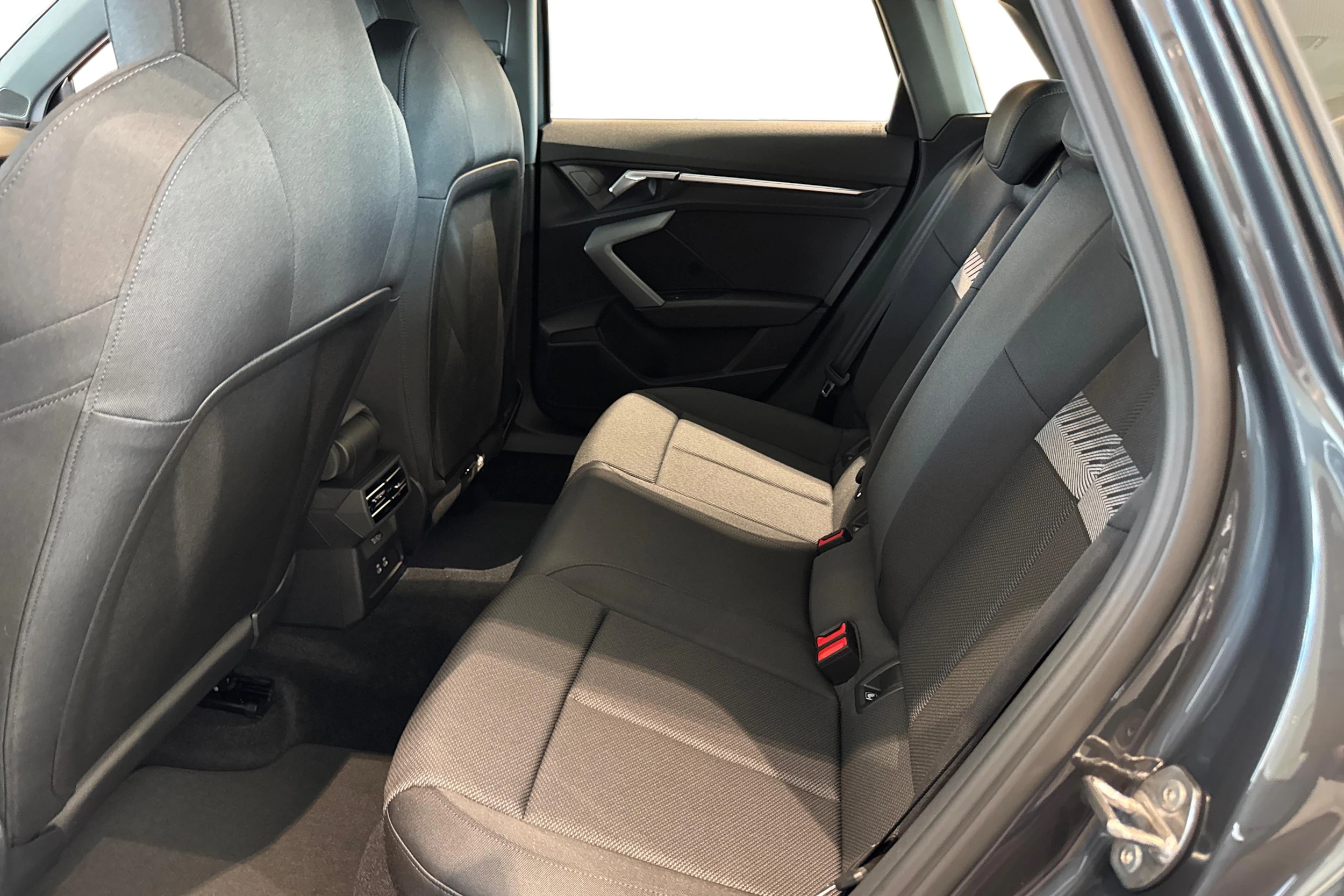 harmaa Audi A3 2026 kuva 8.