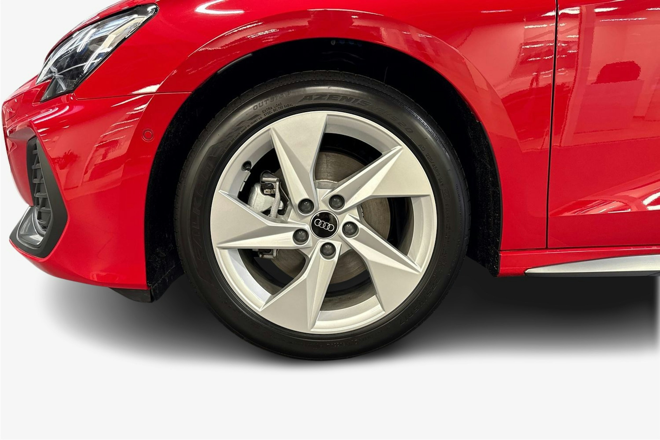 punainen Audi A3 2026 kuva 16.