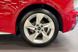 punainen Audi A3 2026 kuva 17.