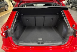 punainen Audi A3 2026 kuva 18.