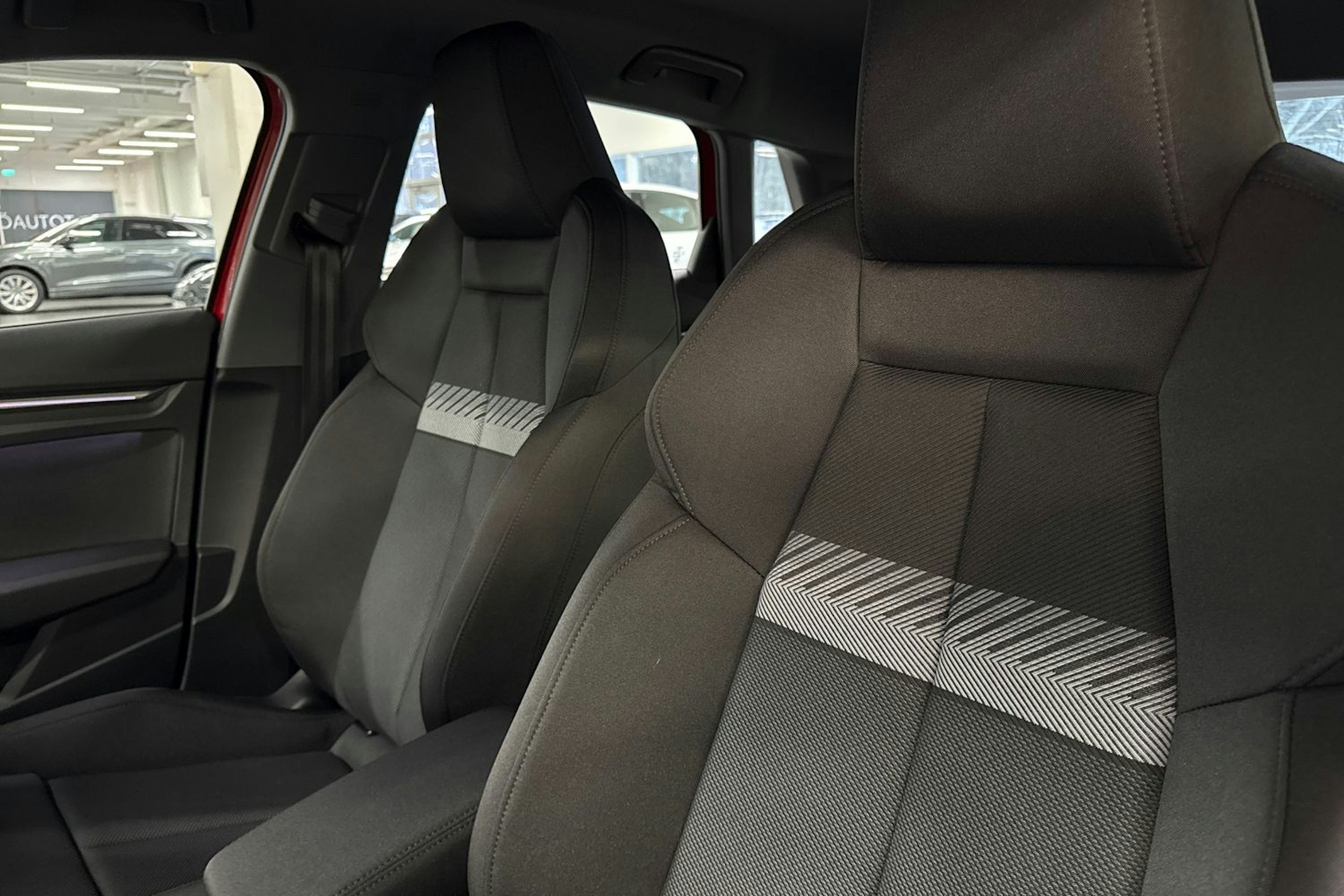 punainen Audi A3 2026 kuva 19.