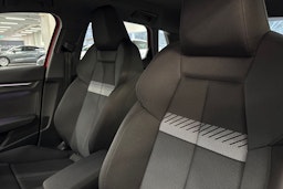 punainen Audi A3 2026 kuva 19.