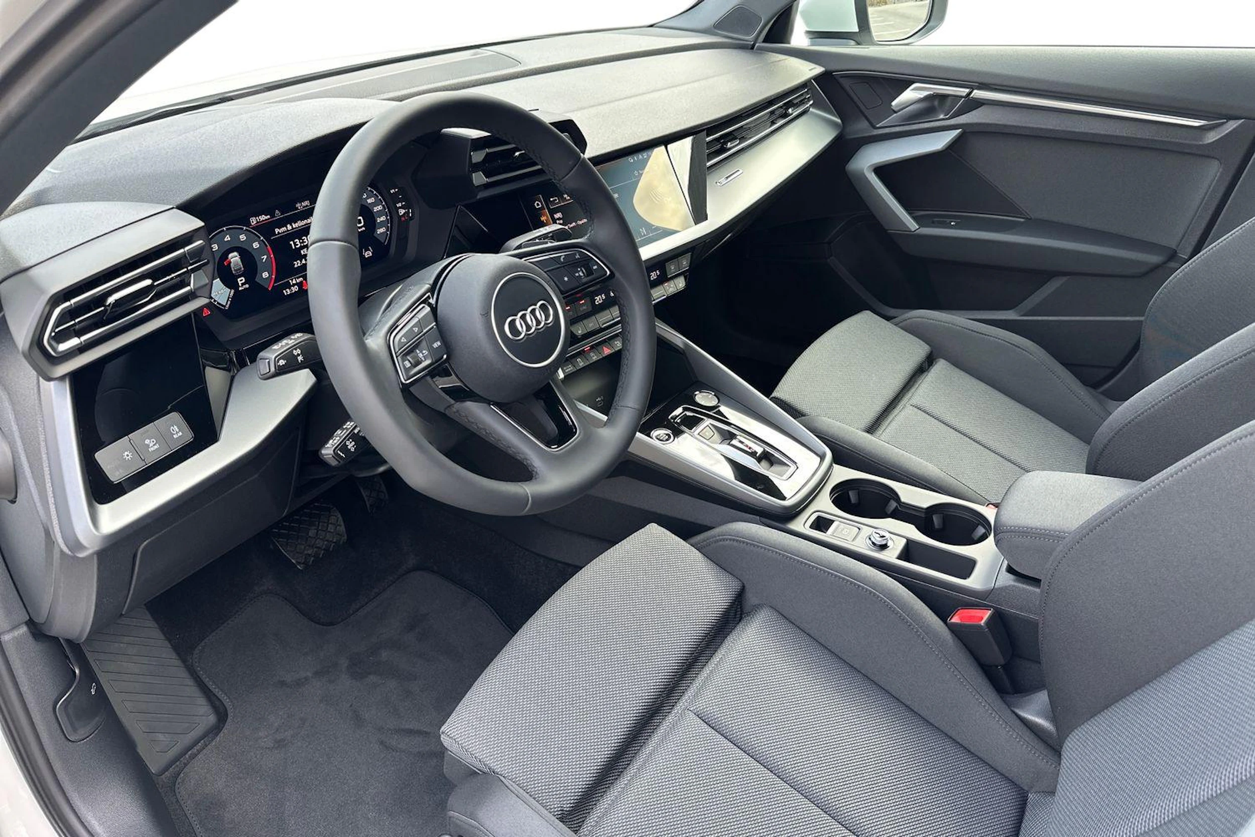 valkoinen Audi A3 2026 kuva 6.