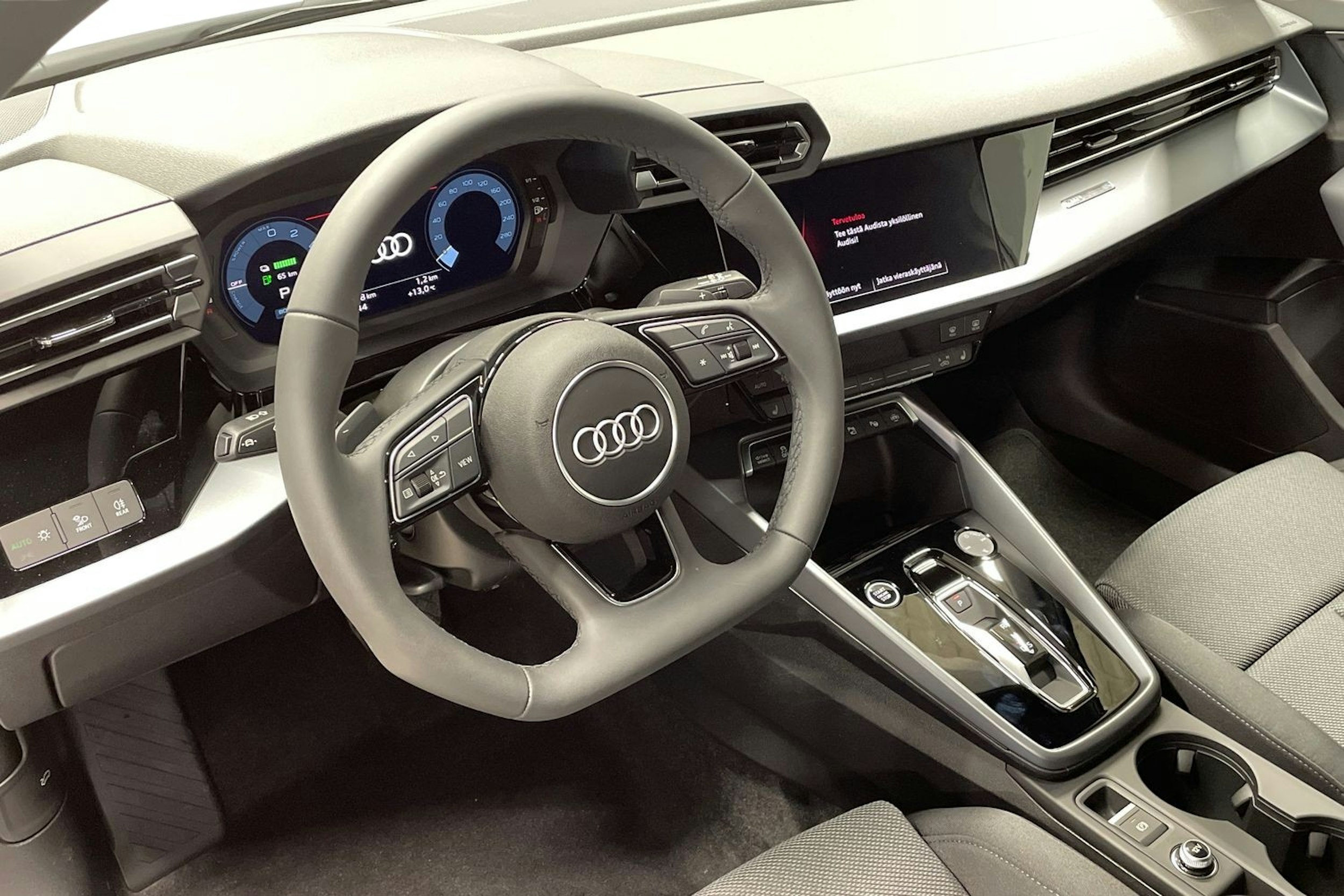 Valkoinen Audi A3 2025 kuva 6.