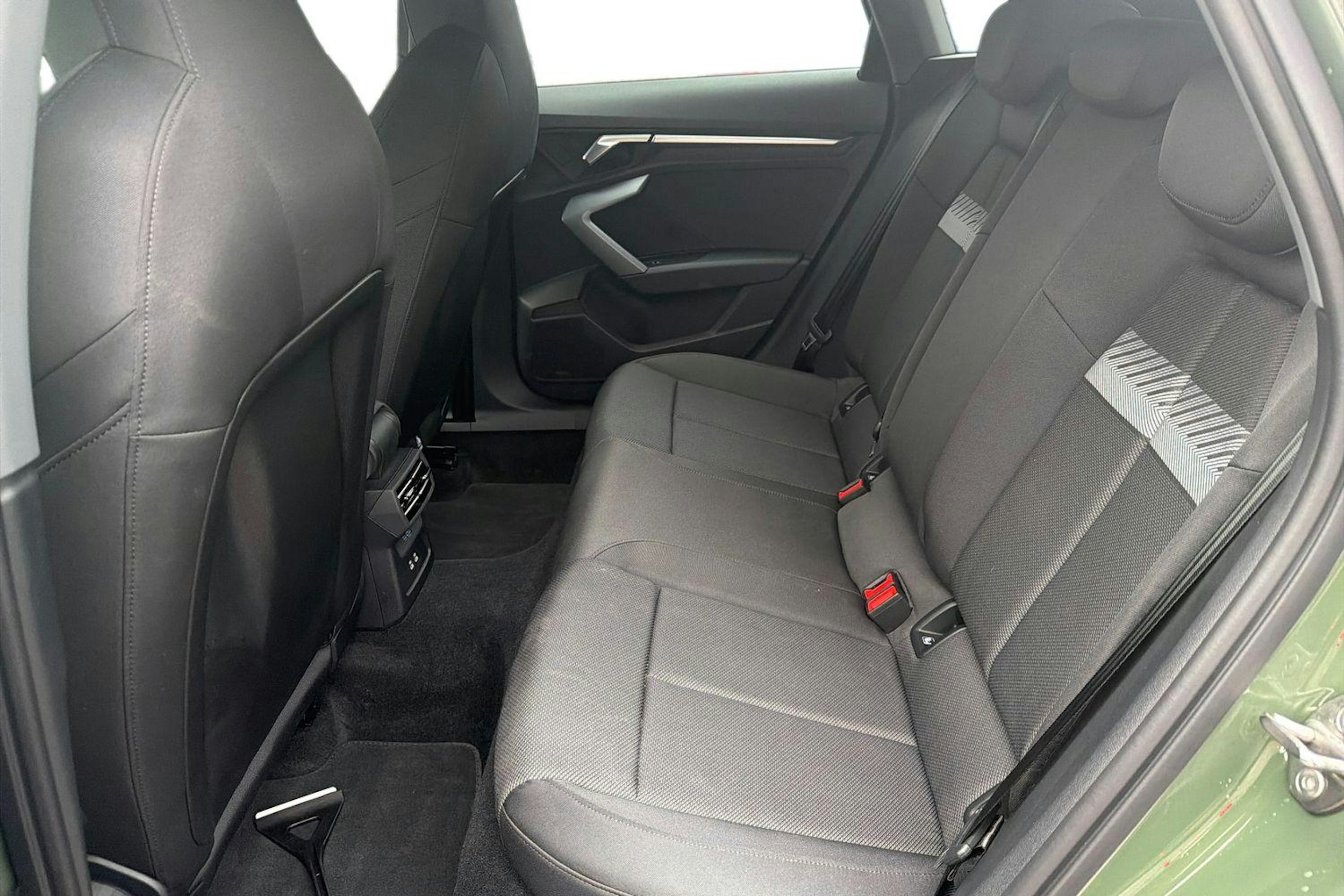 Vihreä Audi A3 2026 kuva 8.