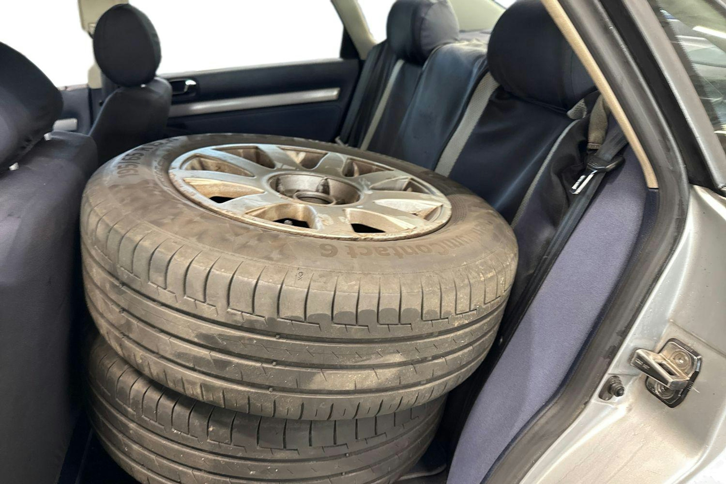 harmaa Audi A4 2000 kuva 10.