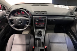 punainen Audi A4 2001 kuva 9.