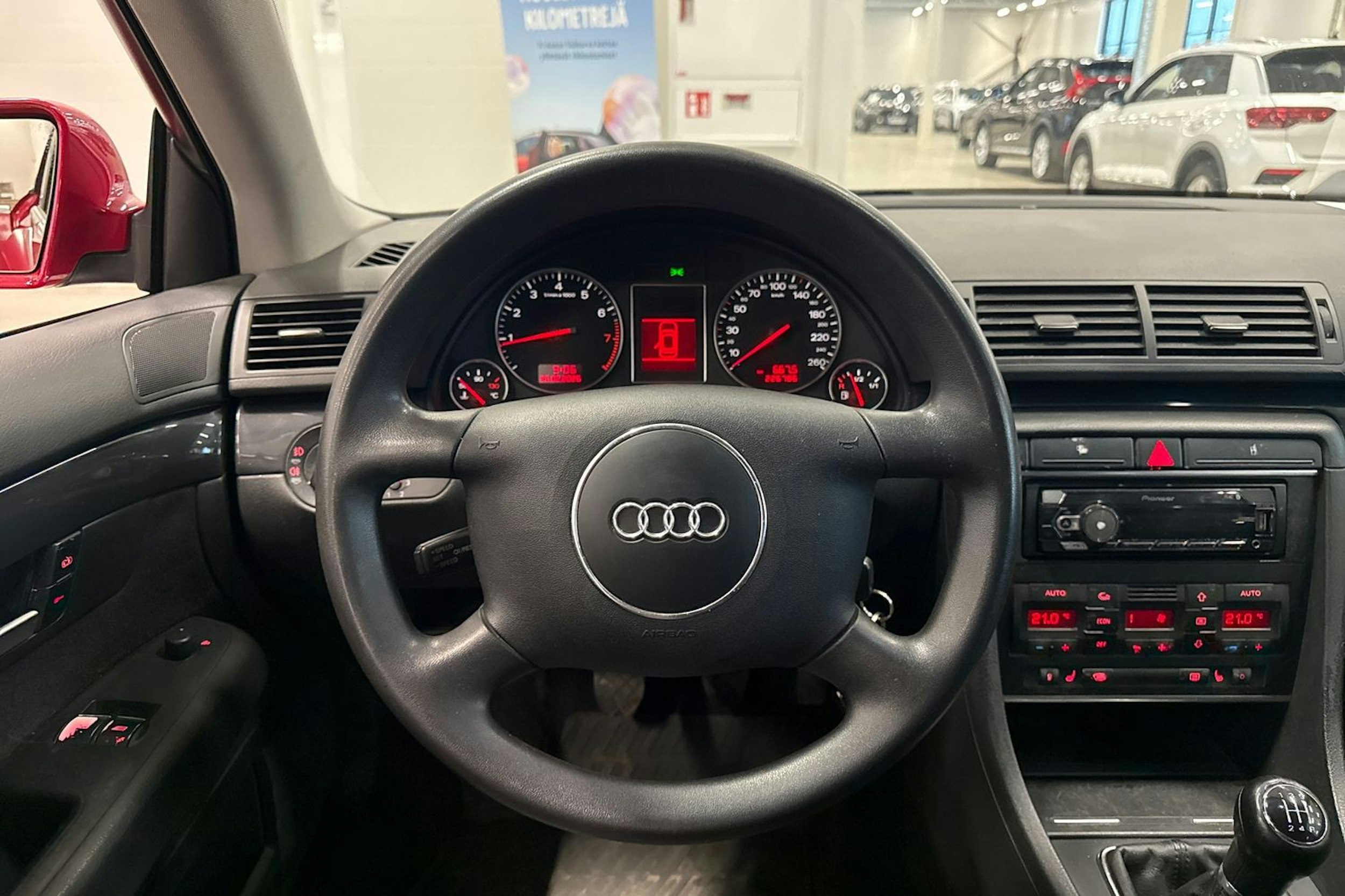 punainen Audi A4 2001 kuva 14.