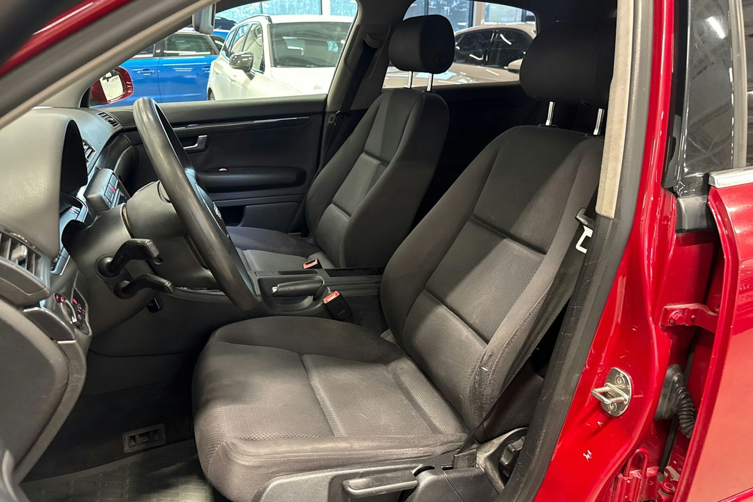 punainen Audi A4 2001 kuva 18.