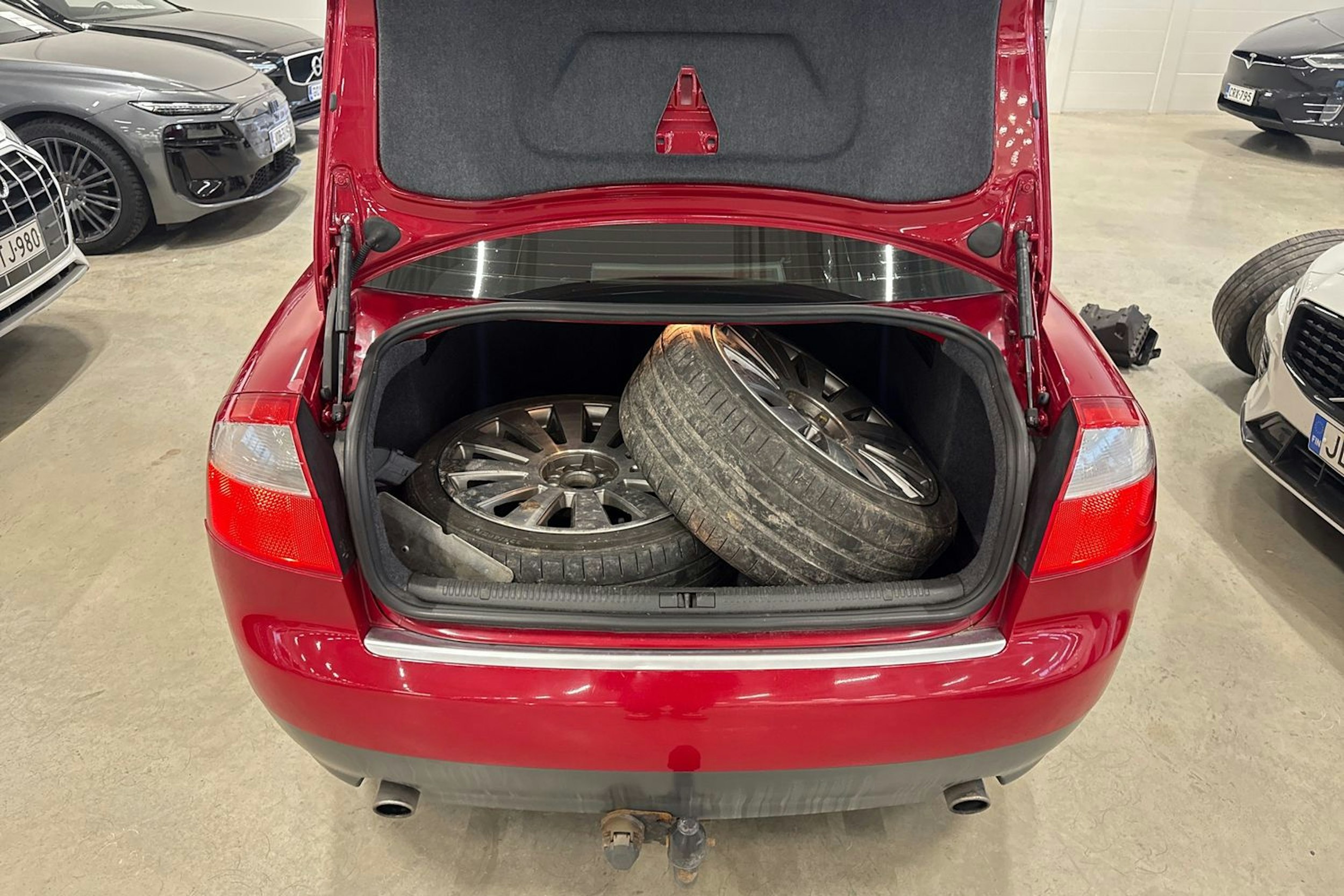 punainen Audi A4 2001 kuva 19.