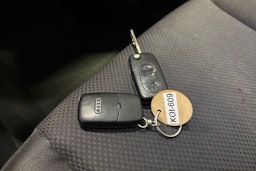 punainen Audi A4 2001 kuva 21.