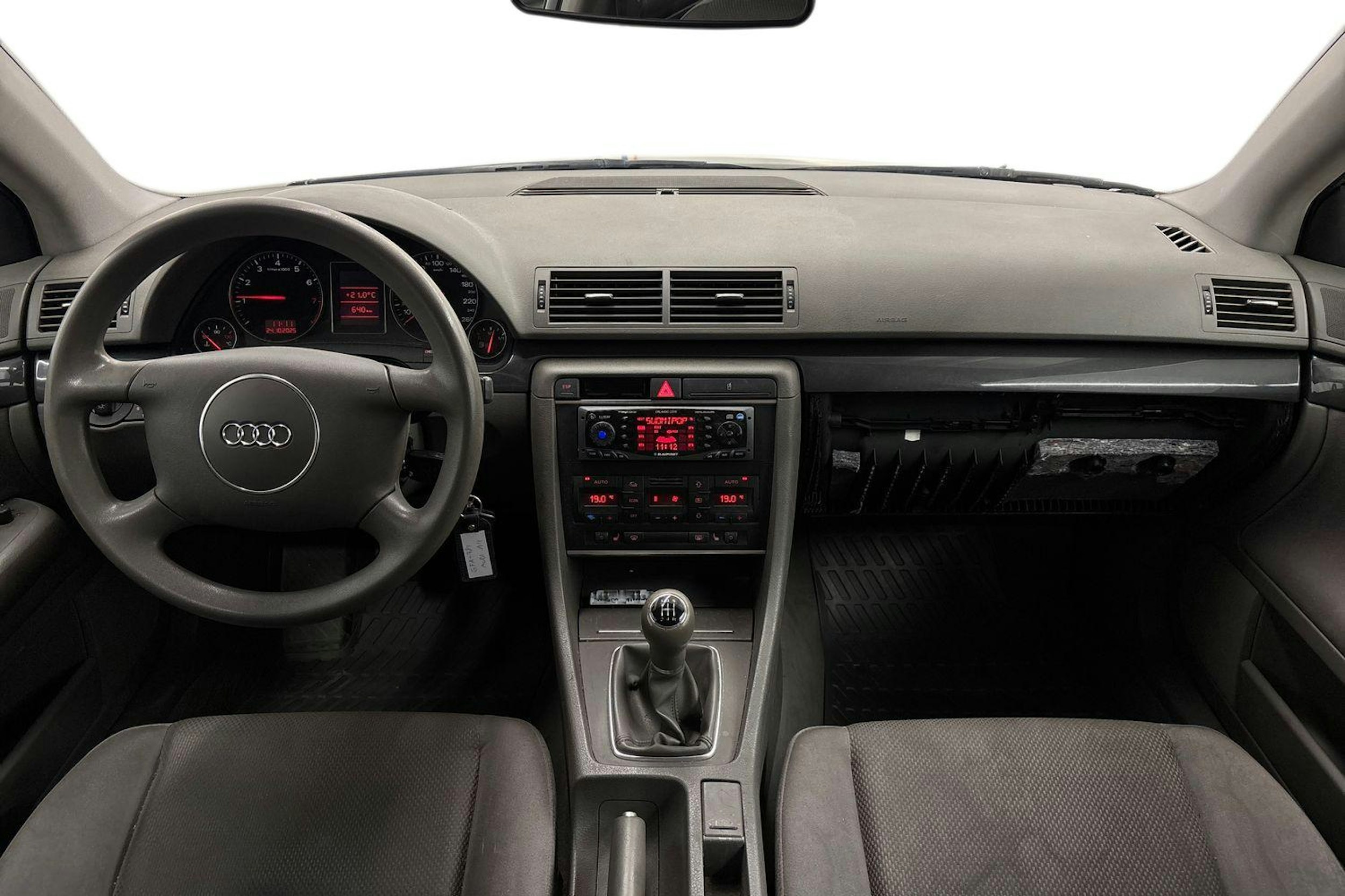 Musta Audi A4 2002 kuva 7.