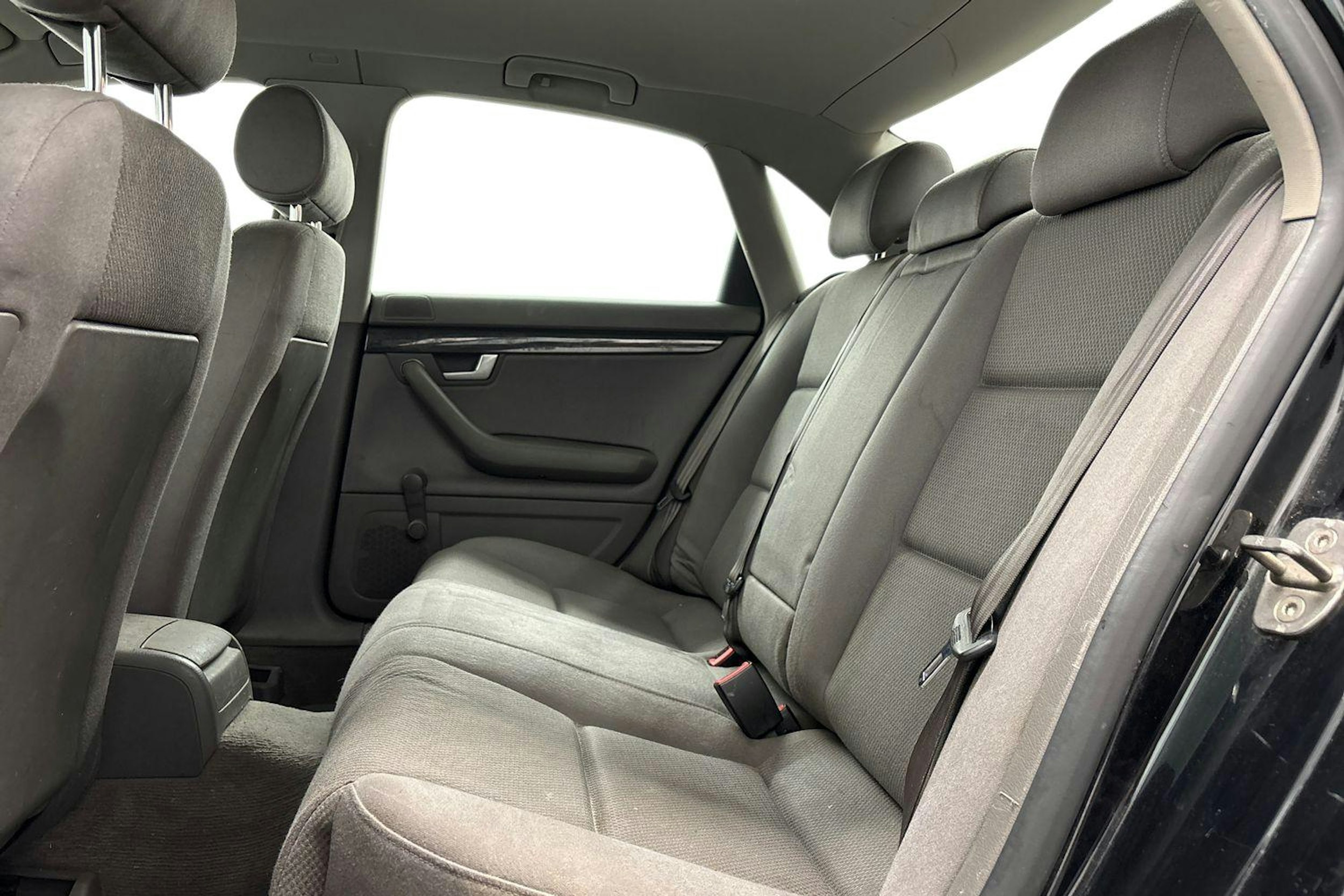 Musta Audi A4 2002 kuva 8.