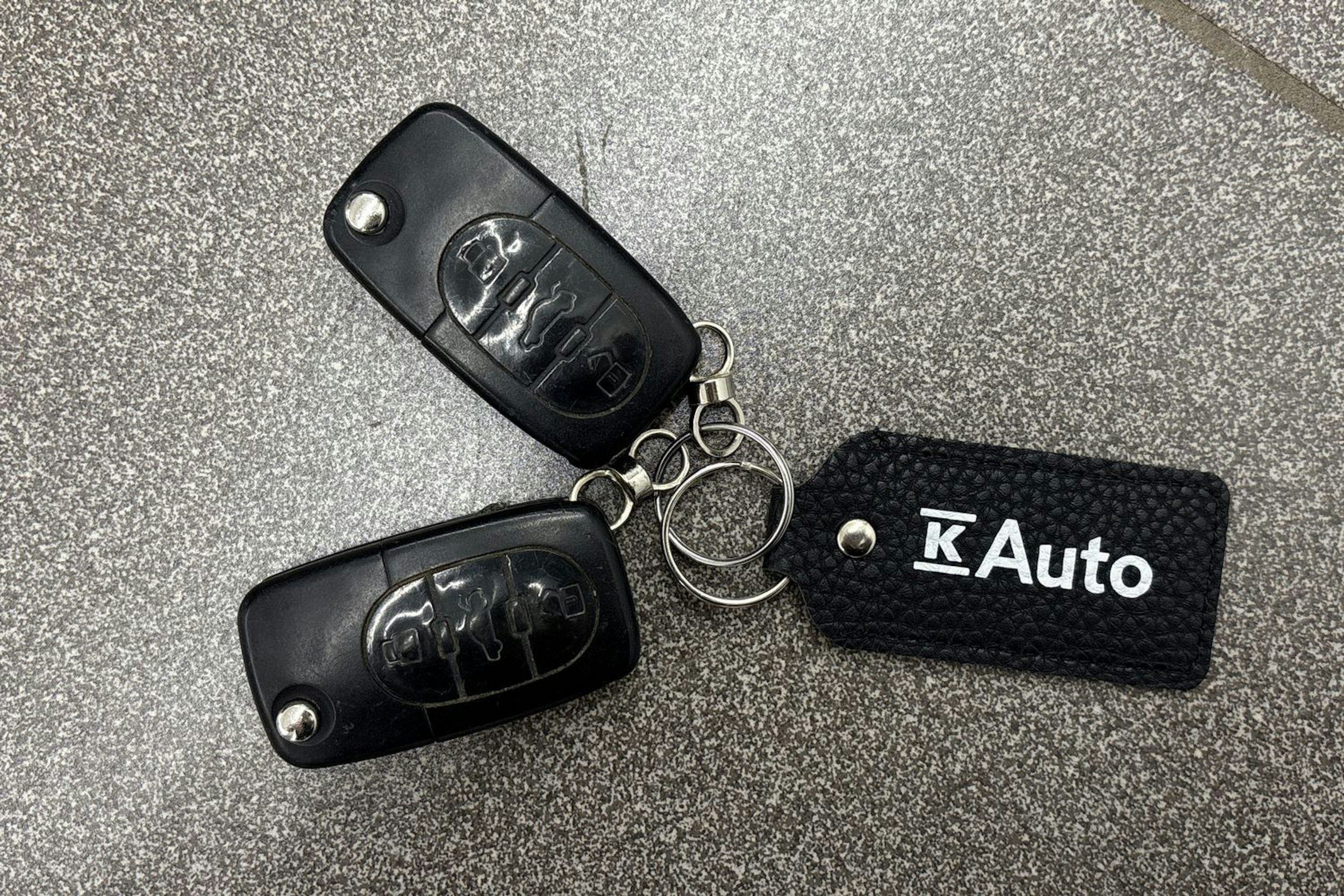 Musta Audi A4 2002 kuva 18.