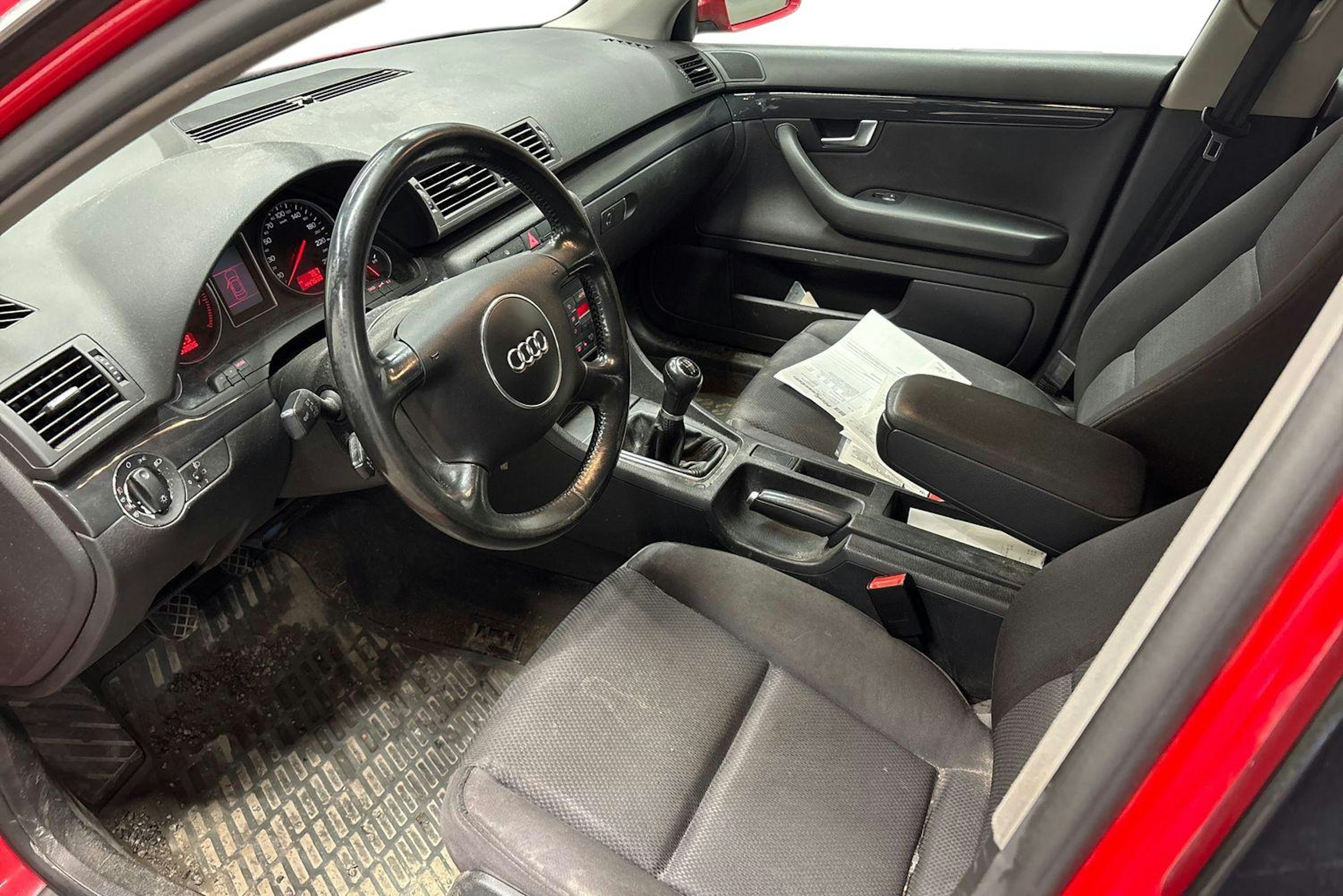 Punainen Audi A4 2004 kuva 6.