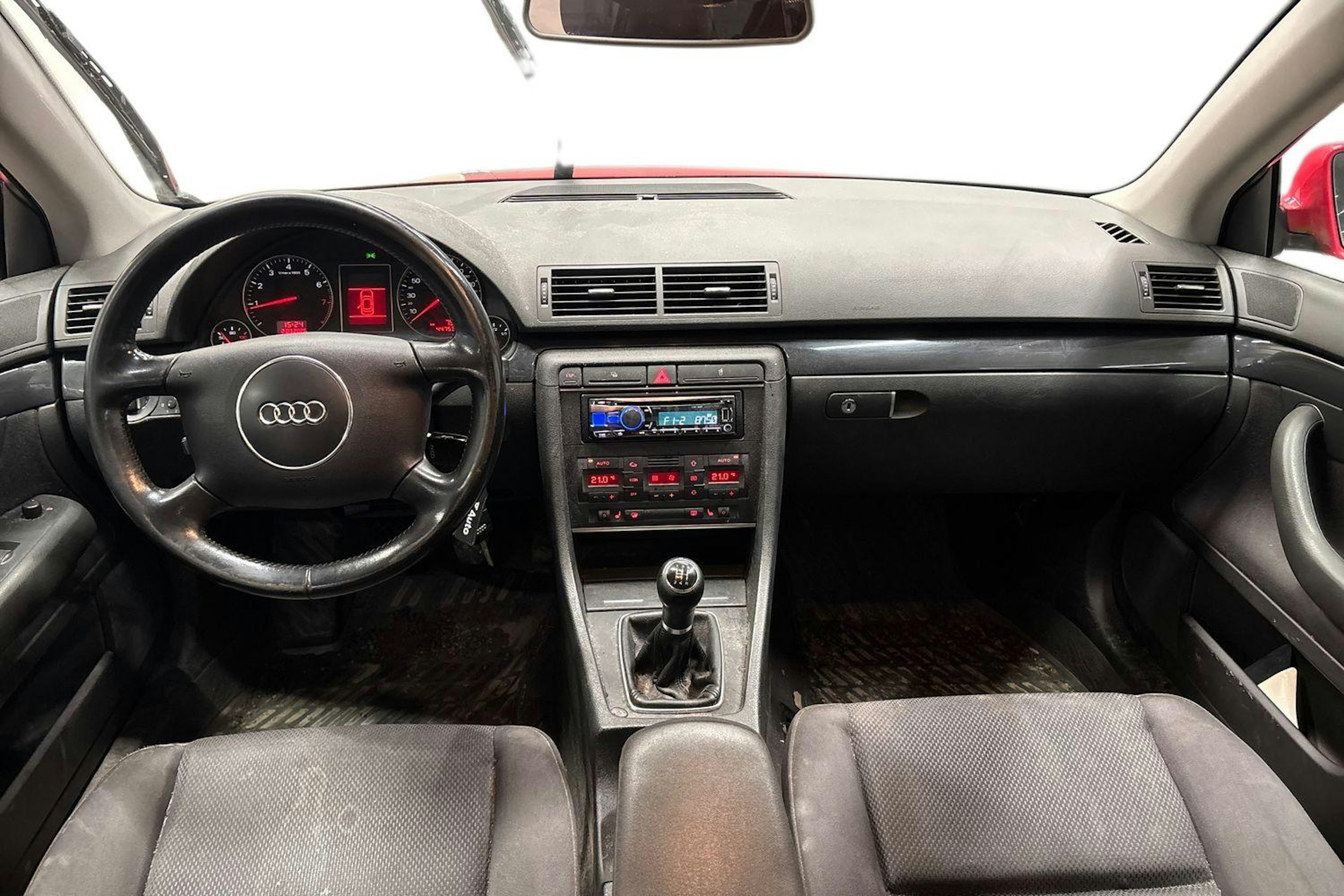 Punainen Audi A4 2004 kuva 7.