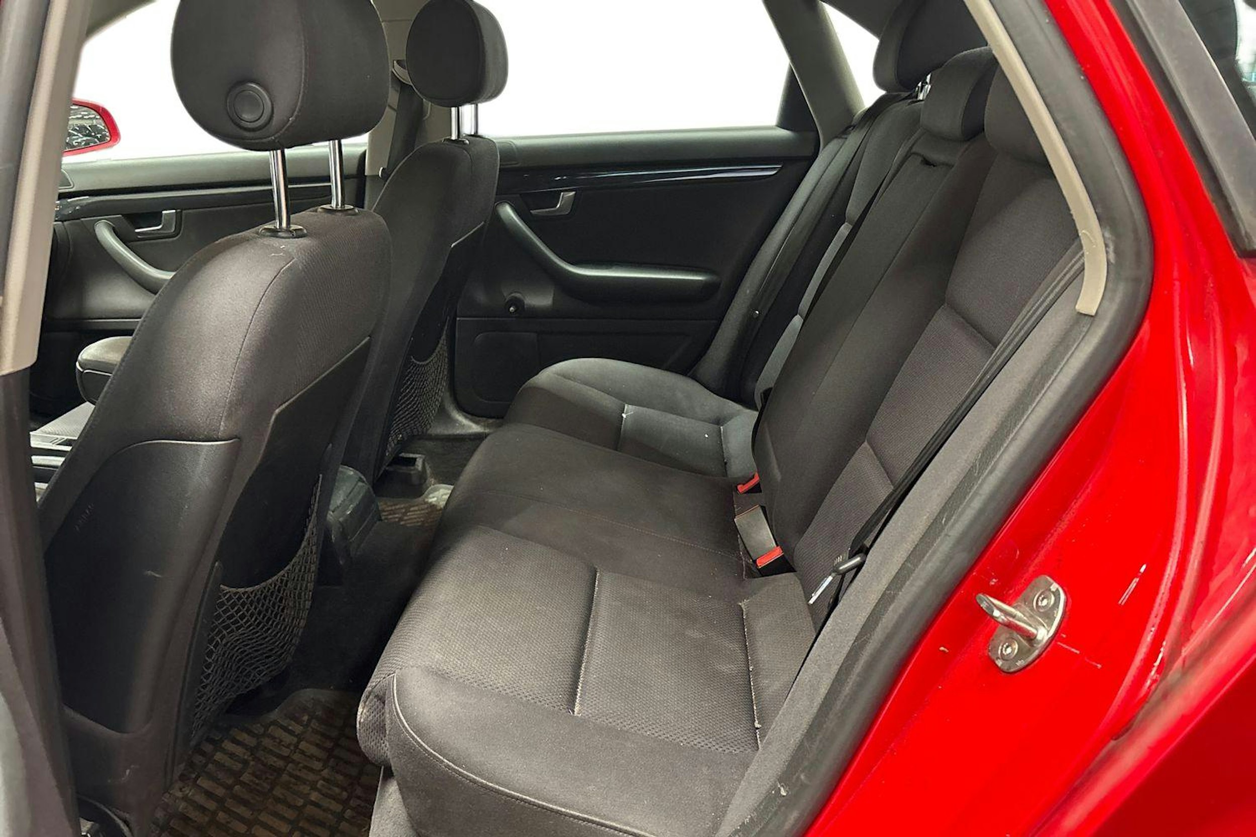 Punainen Audi A4 2004 kuva 8.