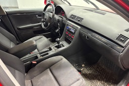 Punainen Audi A4 2004 kuva 12.