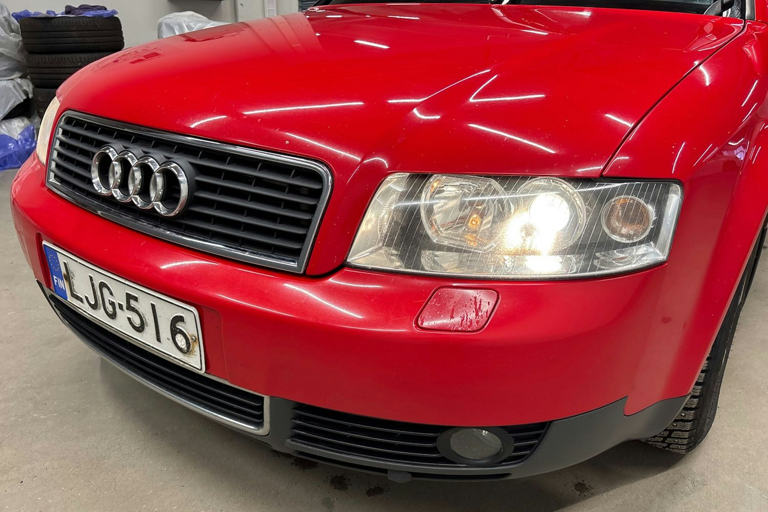 Punainen Audi A4 2004 kuva 14.