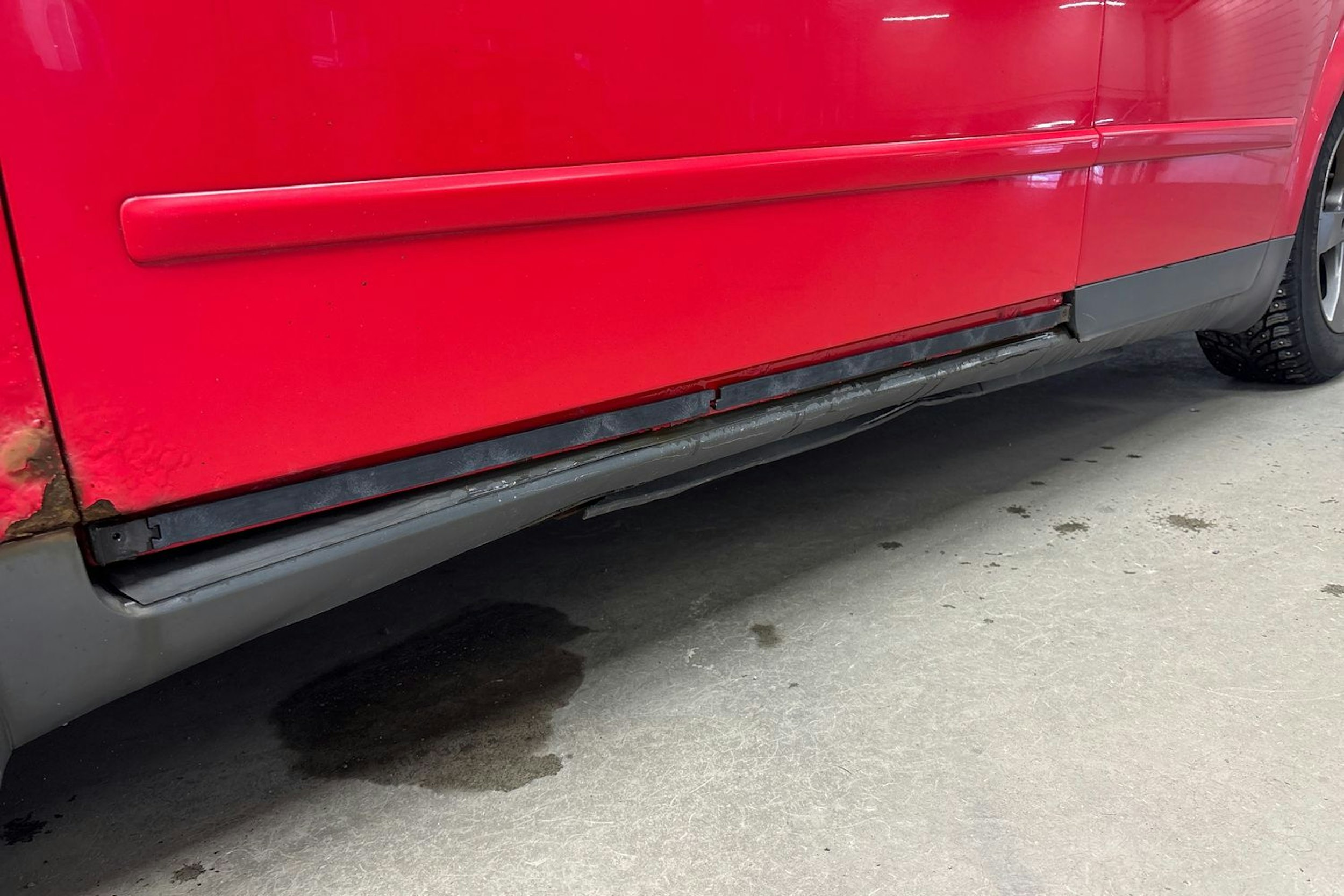 Punainen Audi A4 2004 kuva 16.