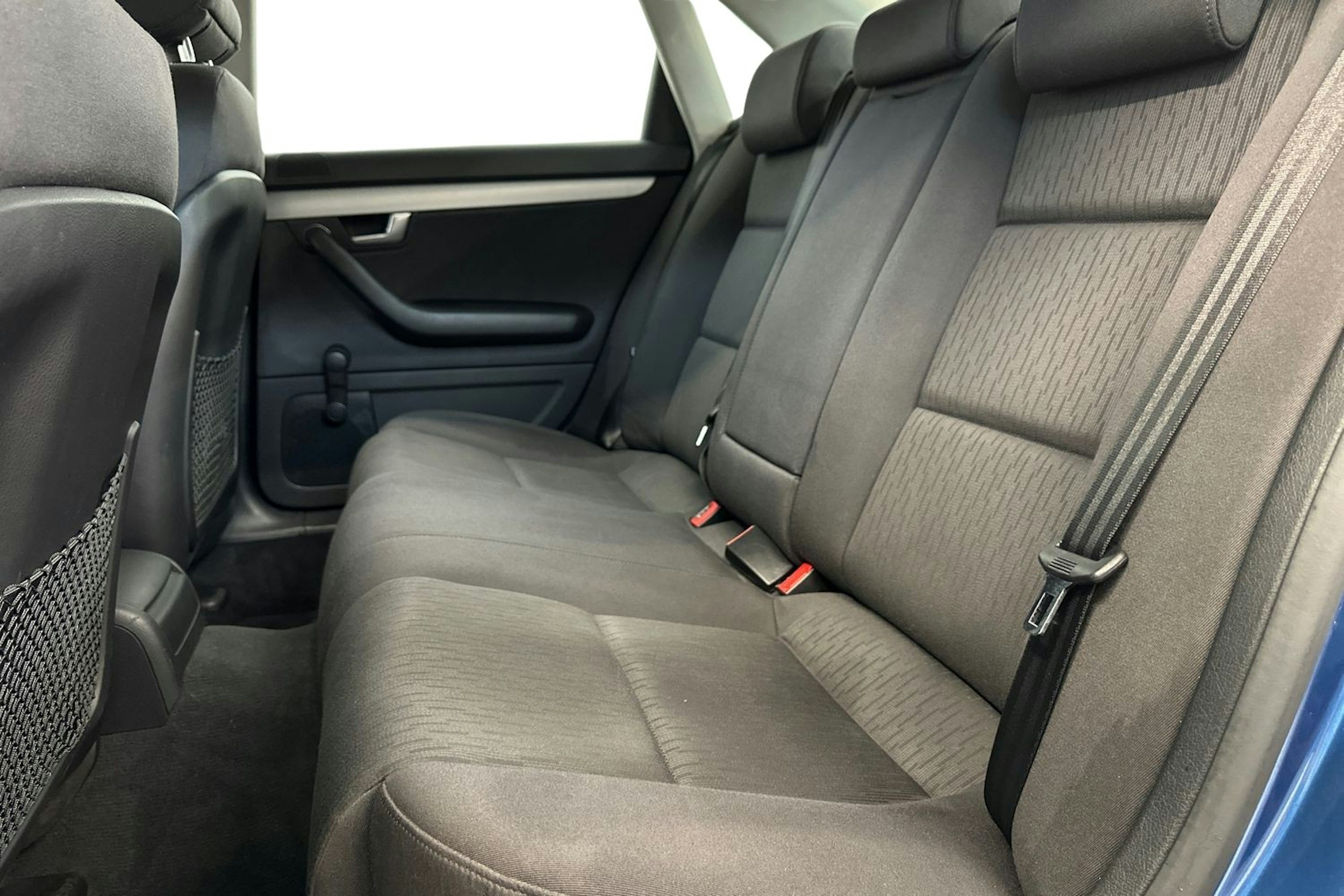 sininen Audi A4 2005 kuva 8.