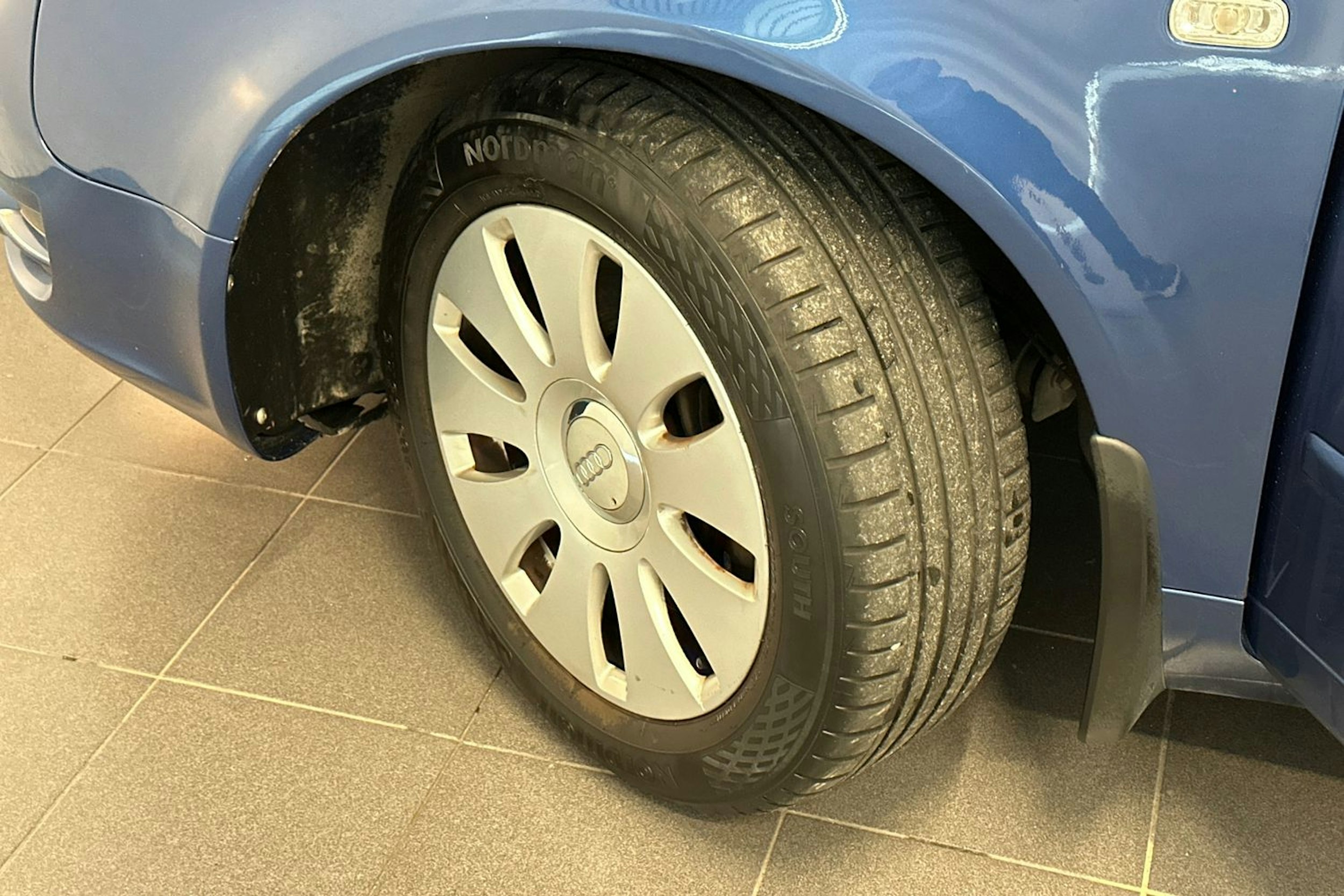 sininen Audi A4 2005 kuva 10.