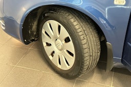 sininen Audi A4 2005 kuva 10.