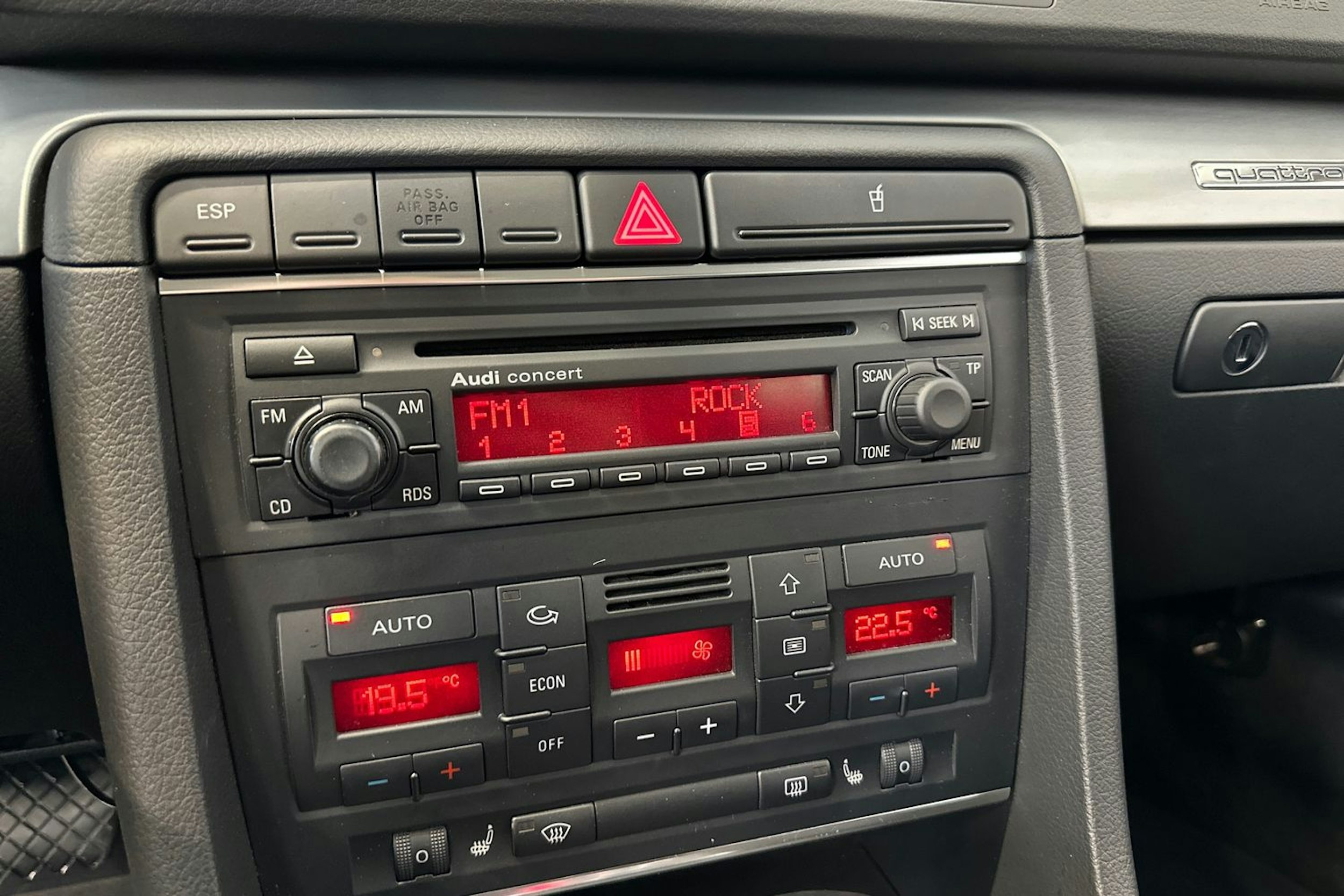 sininen Audi A4 2005 kuva 16.