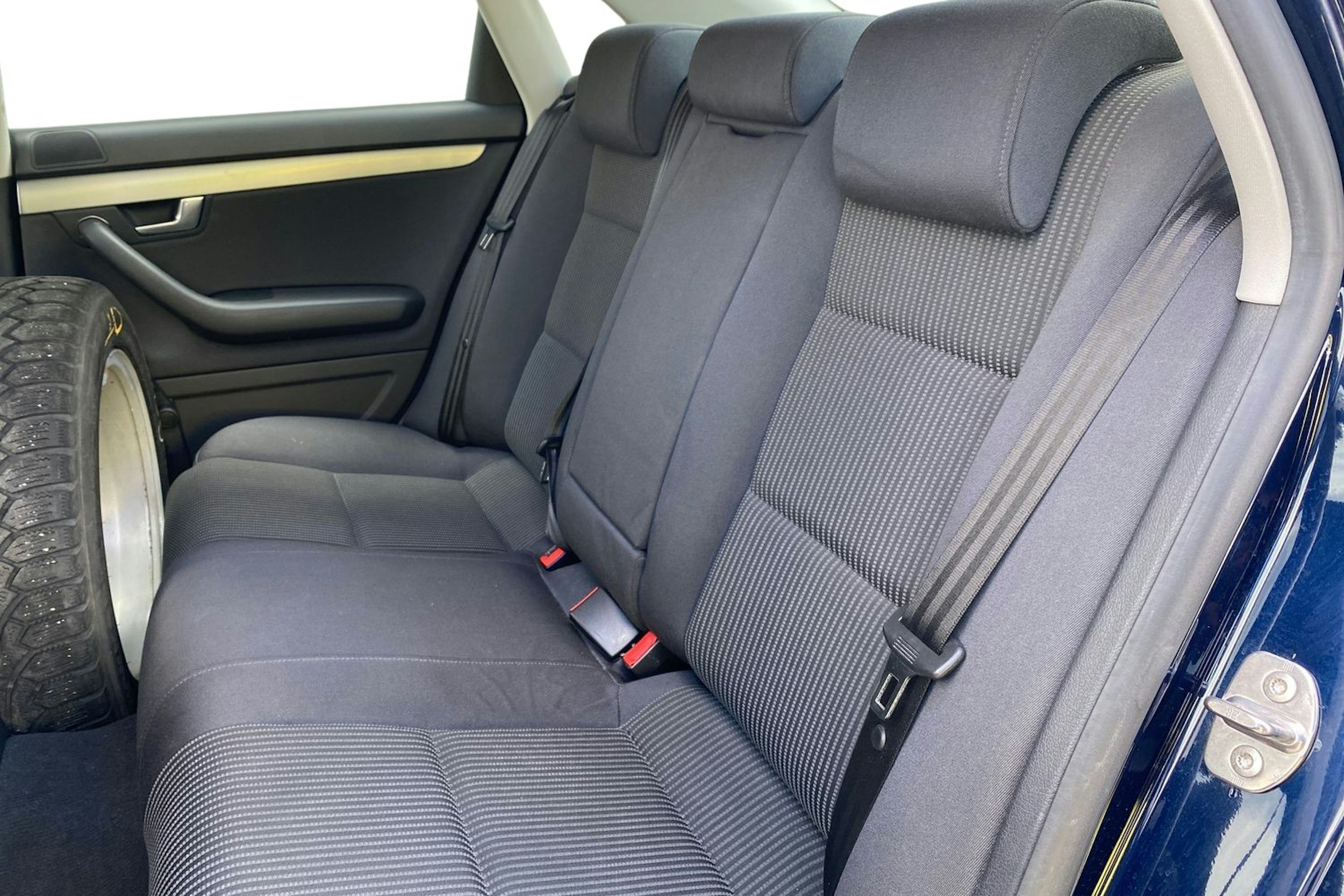 Sininen Audi A4 2005 kuva 10.