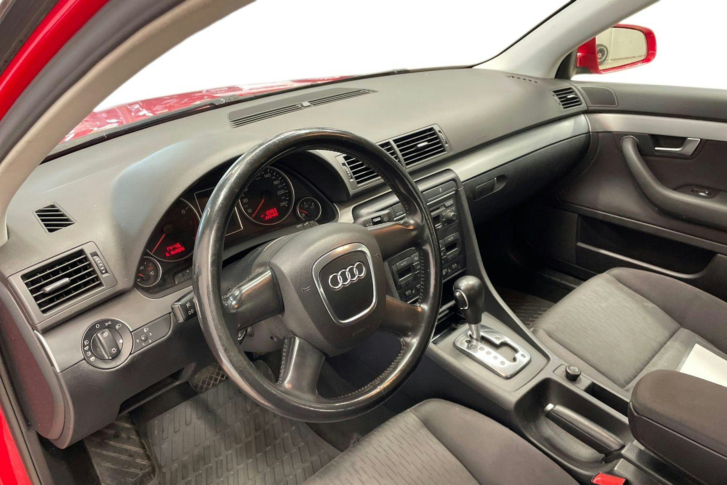 punainen Audi A4 2005 kuva 7.