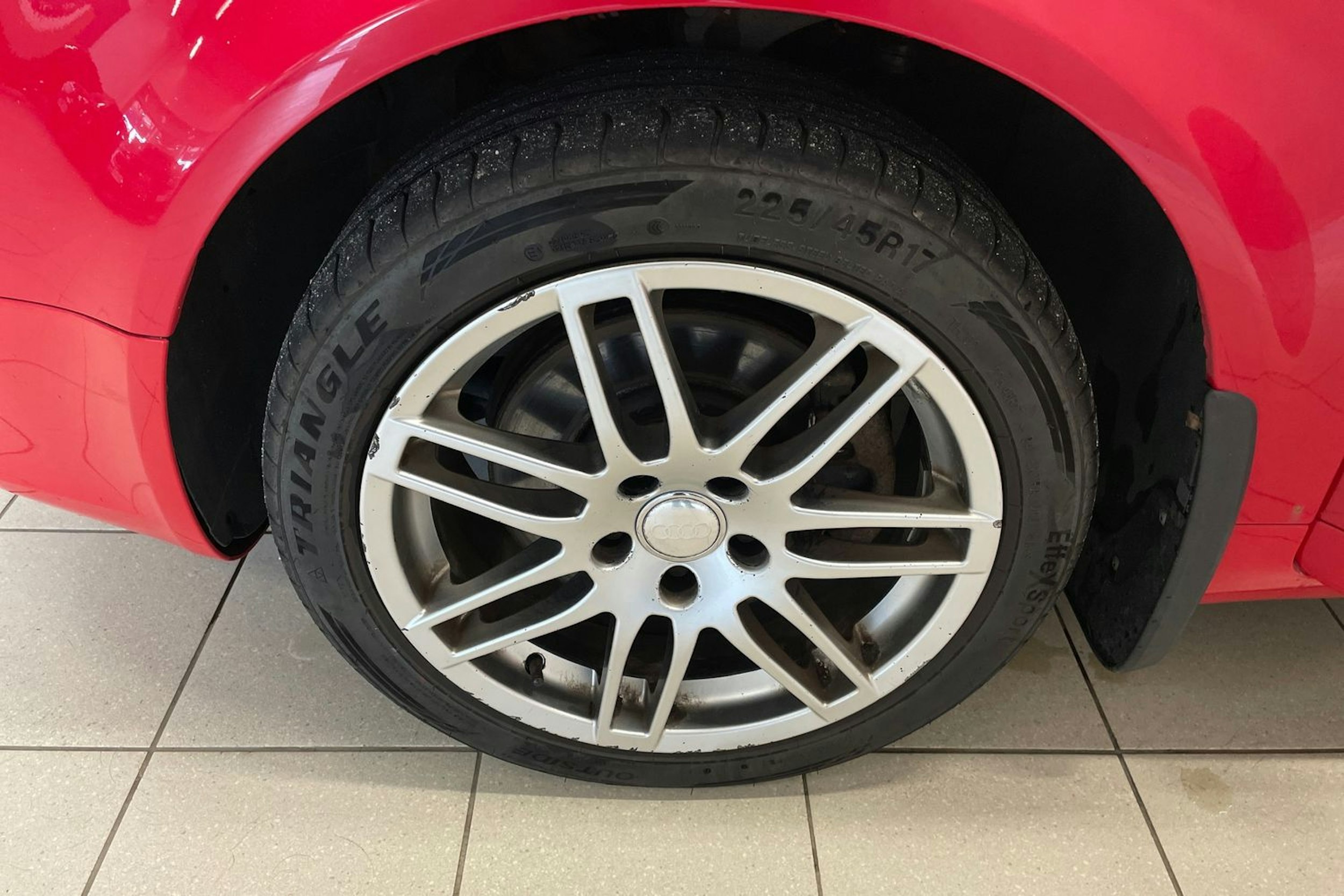 punainen Audi A4 2005 kuva 11.